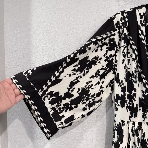 Cabi X-Factor Dress Black & White Floral Print V-Neck 3/4 Sleeve Size Medium - Picture 3 of 10